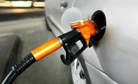 国内油价本月13日有望下调 新一轮油价预计下调多少？